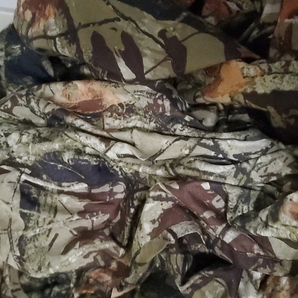Twin 2 piece sheet set top and bottom sheets with camouflage woods design